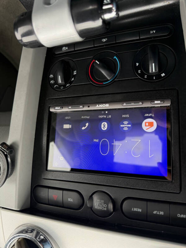 2005 Ford Mustang V6 Deluxe