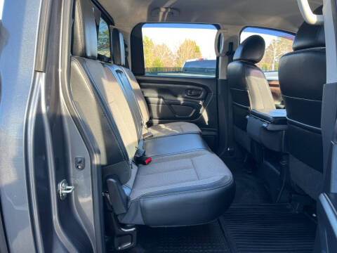 2017 Nissan Titan SV