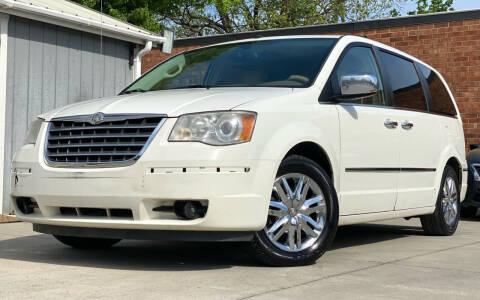 2009 Chrysler Town and Country for sale at National Auto Mall Corp in Thomasville NC