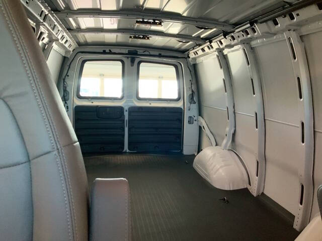 2025 Chevrolet Express 3500