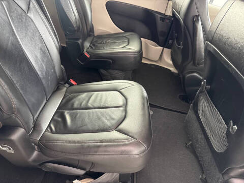 2017 Chrysler Pacifica Touring-L