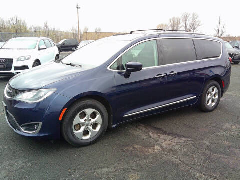 2017 Chrysler Pacifica Touring-L Plus