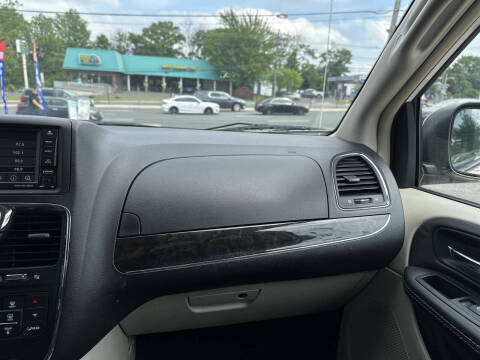 2014 Chrysler Town and Country Touring