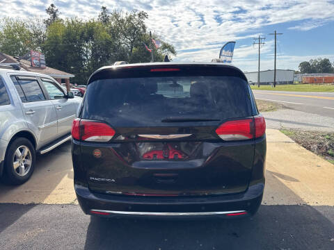 2017 Chrysler Pacifica Touring-L