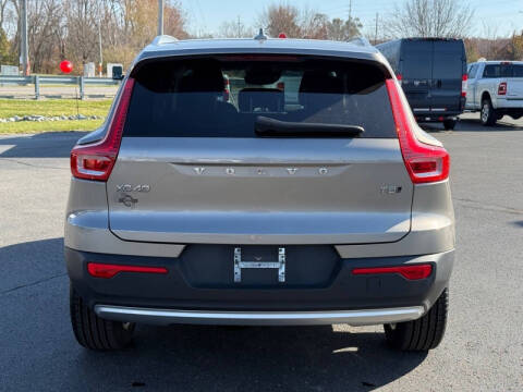 2022 Volvo XC40 T5 Momentum