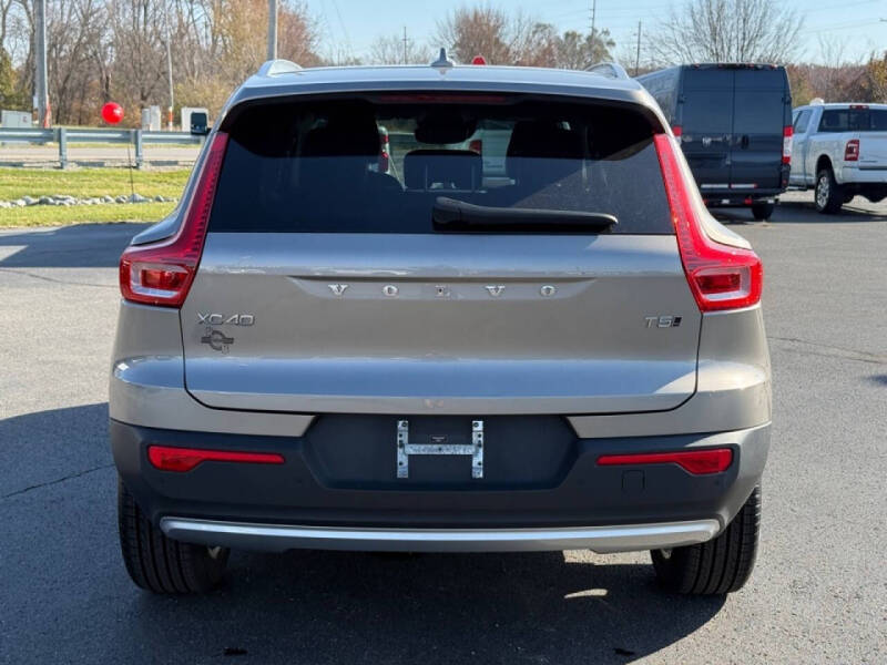 2022 Volvo XC40 T5 Momentum