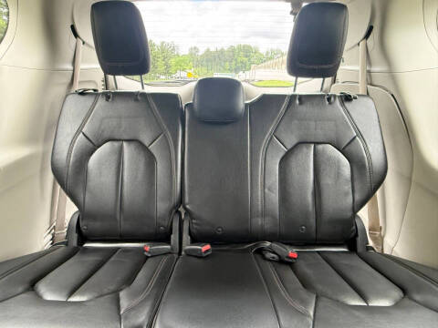 2017 Chrysler Pacifica Touring-L