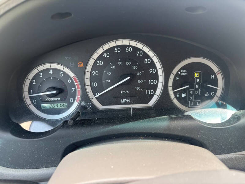 2004 Toyota Sienna LE 7 Passenger