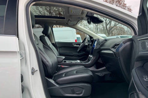 2022 Ford Edge Titanium