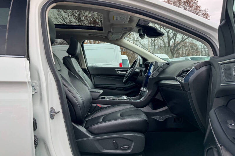 2022 Ford Edge Titanium