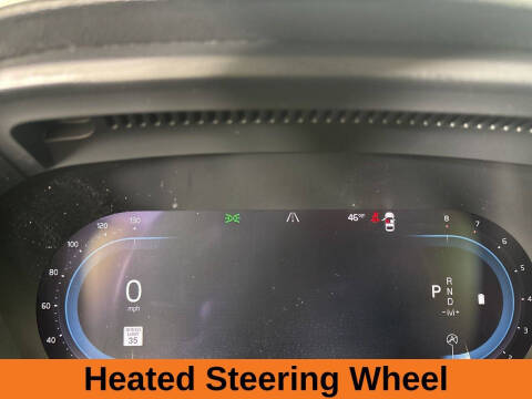 2024 Volvo XC40 B5 Ultimate Dark Theme