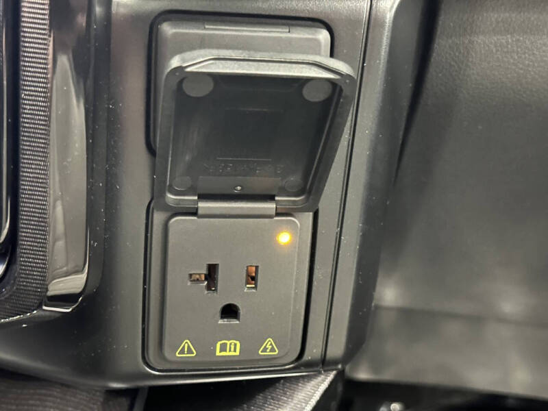 2023 Ford F-150 Lightning Platinum