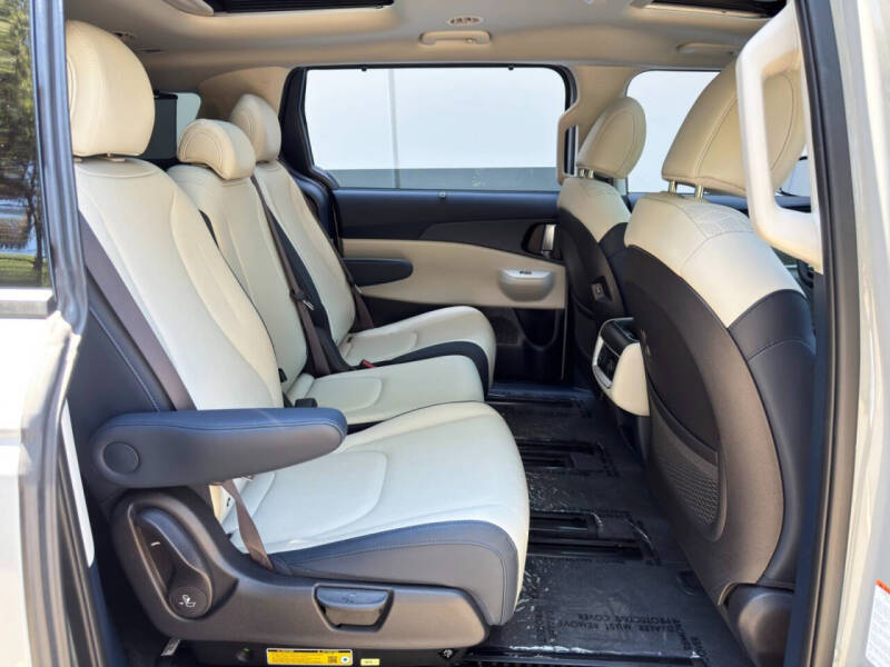 2025 Kia Carnival SX