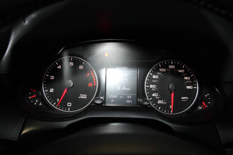 2011 Audi Q5 2.0T quattro Premium Plus