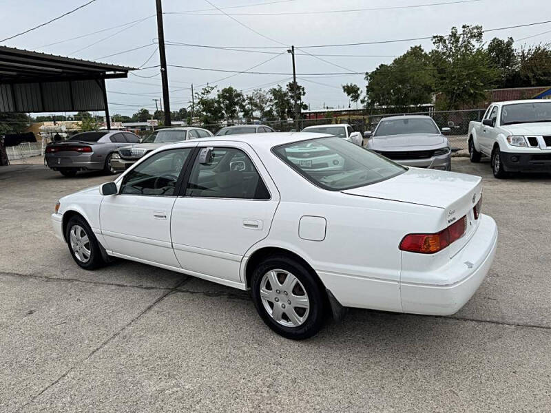 2000 Toyota Camry