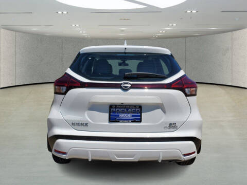 2023 Nissan Kicks SR