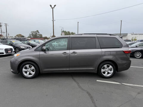 2016 Toyota Sienna LE 8-Passenger