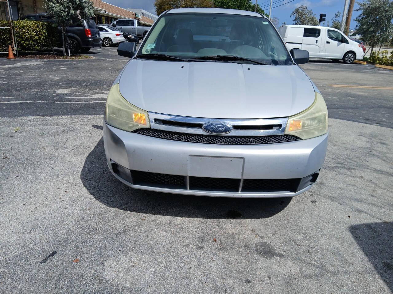 Silver 2008 Ford Focus SE SE 4dr Sedan 2