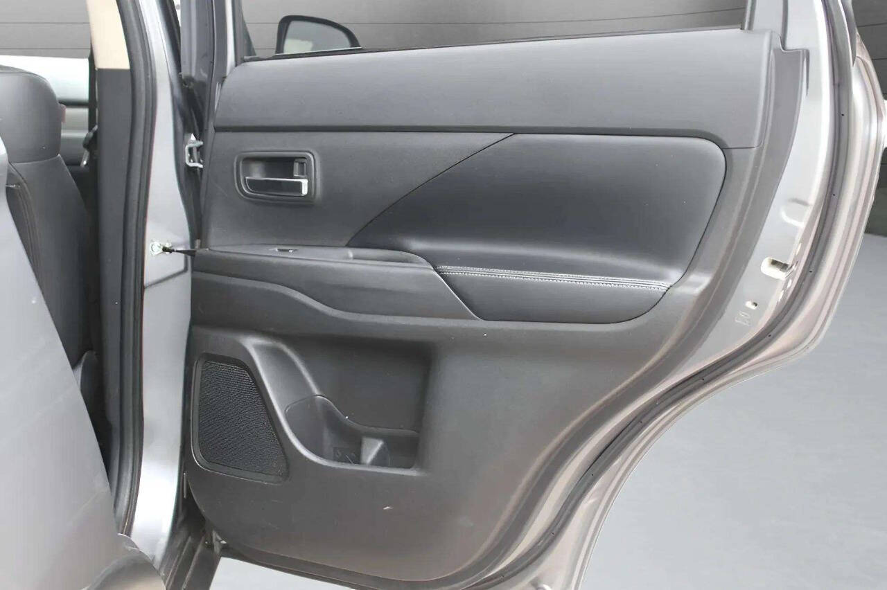 MitsubishiOutlander15