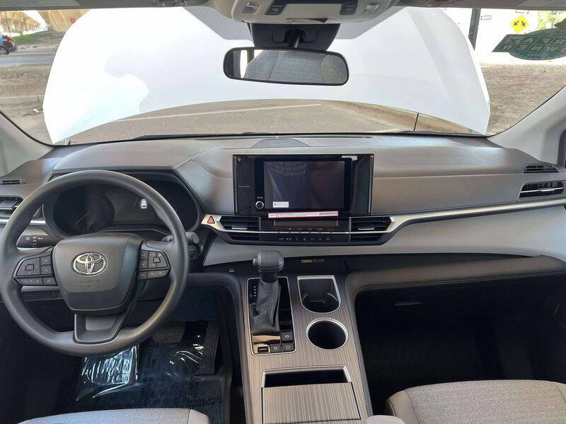 2026 Toyota Sienna LE 8-Passenger