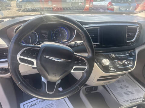 2017 Chrysler Pacifica Touring-L