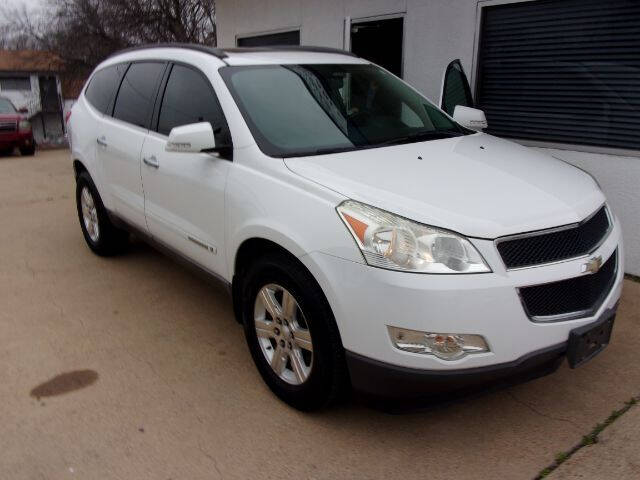 2009 Chevrolet Traverse 1LT photo 2