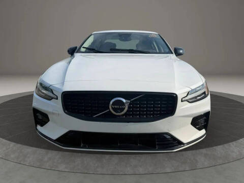 2023 Volvo S60 B5 Plus Dark Theme