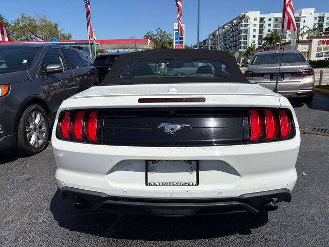 2022 Ford Mustang EcoBoost
