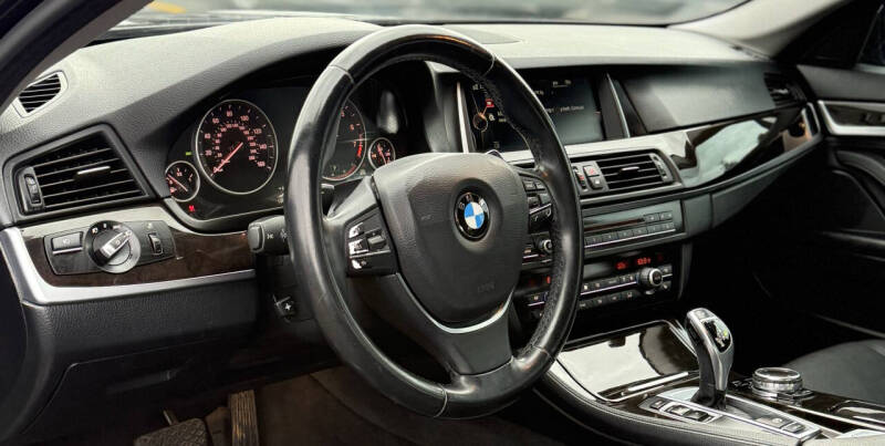 2016 BMW 5 Series 528i
