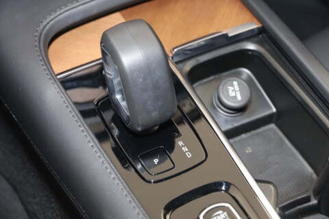 2025 Volvo XC90 B5 Plus Bright Theme