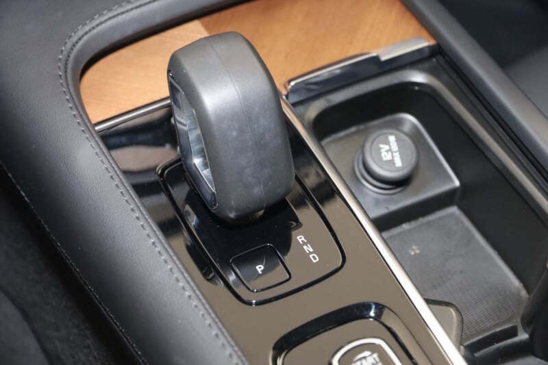 2025 Volvo XC90 B5 Plus Bright Theme