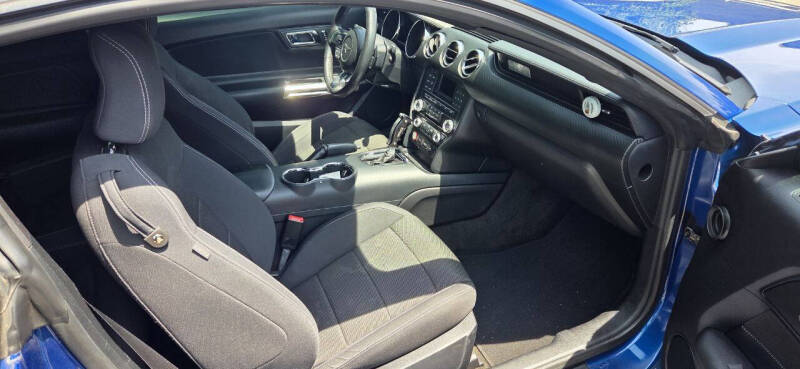 2017 Ford Mustang V6