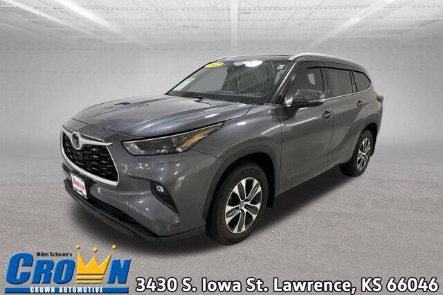 2022 Toyota Highlander for sale at Crown Automotive of Lawrence Kansas in Lawrence KS