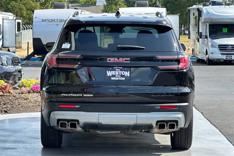 2024 GMC Acadia Elevation