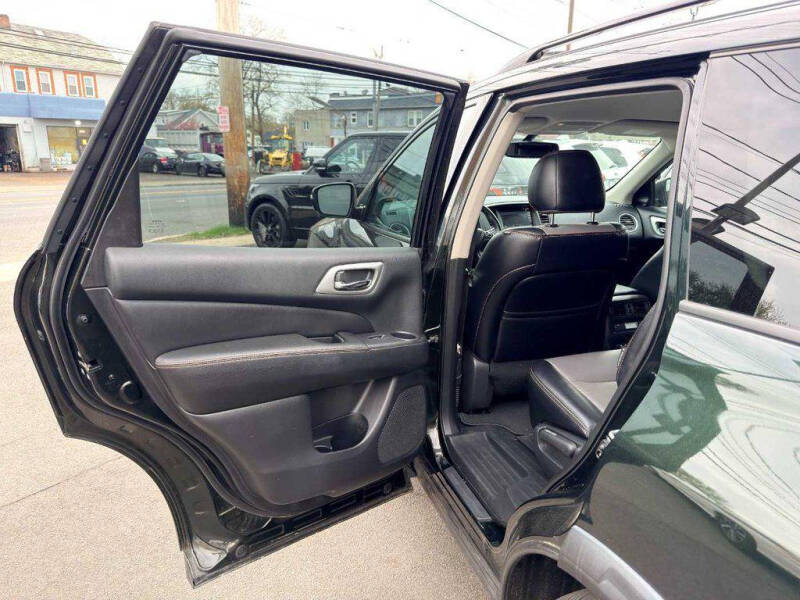 2020 Nissan Pathfinder SL