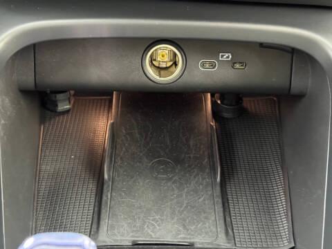 2024 Volvo XC40 B5 Plus Bright Theme