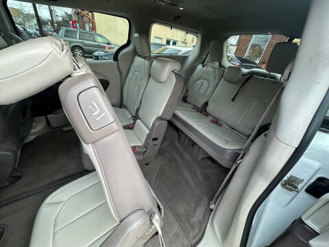 2017 Chrysler Pacifica Touring-L