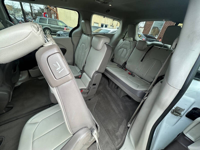 2017 Chrysler Pacifica Touring-L