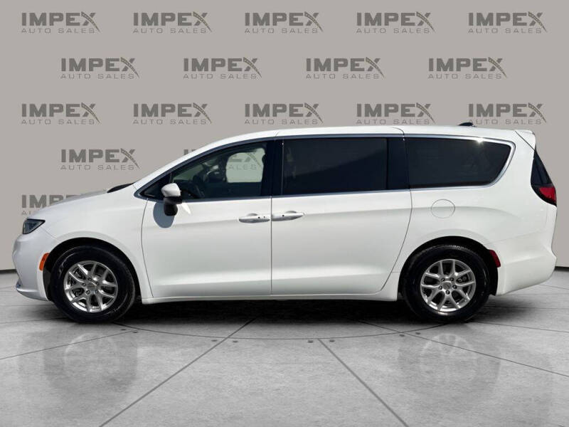 2023 Chrysler Pacifica Touring L