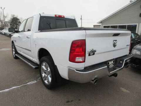2016 RAM 1500 SLT