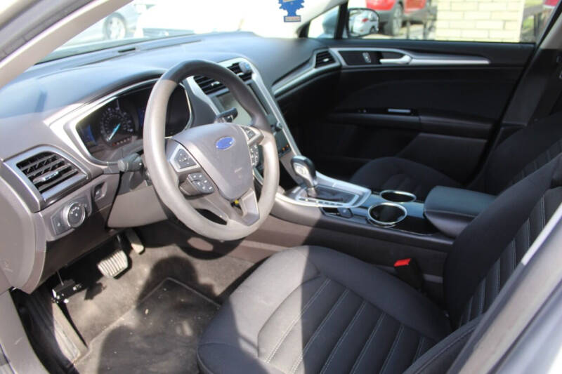 2013 Ford Fusion SE photo 19