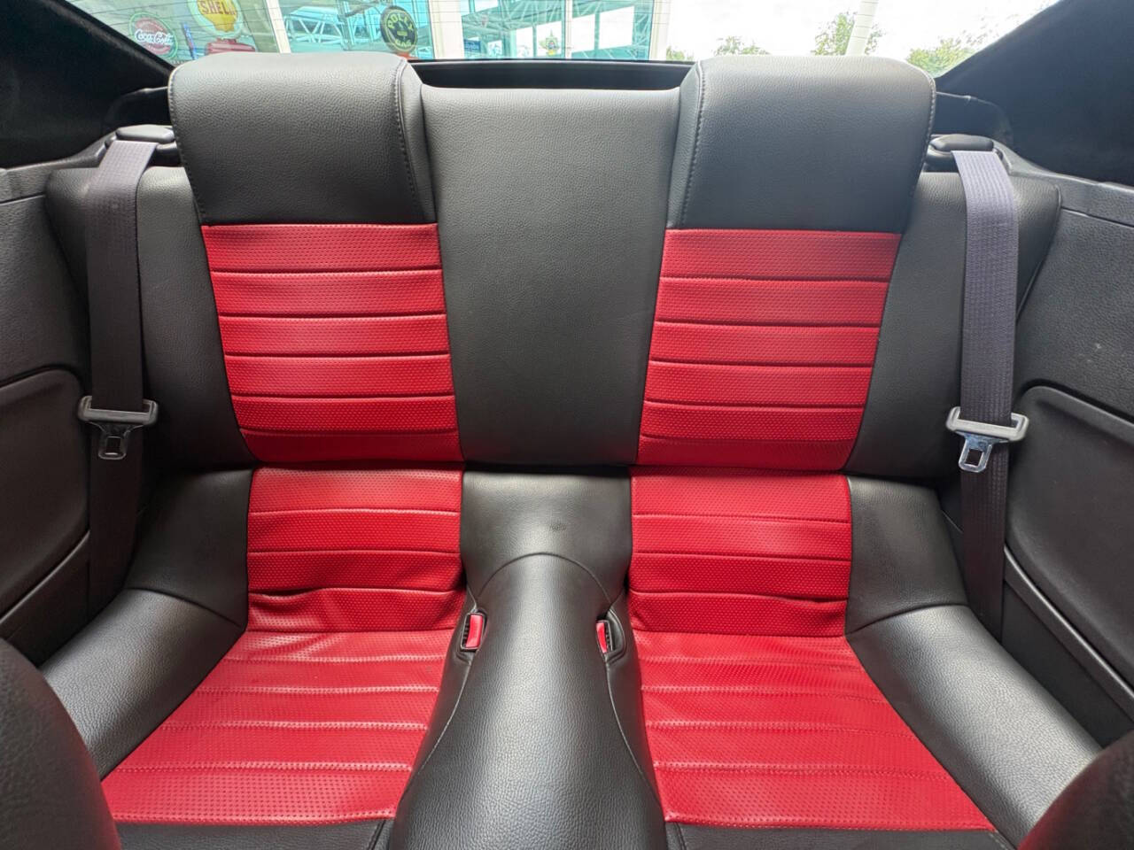 2006 Ford Mustang 38