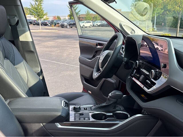 2025 Toyota Highlander Platinum