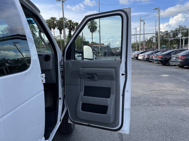 2013 Ford E-Series E-350 SD XLT