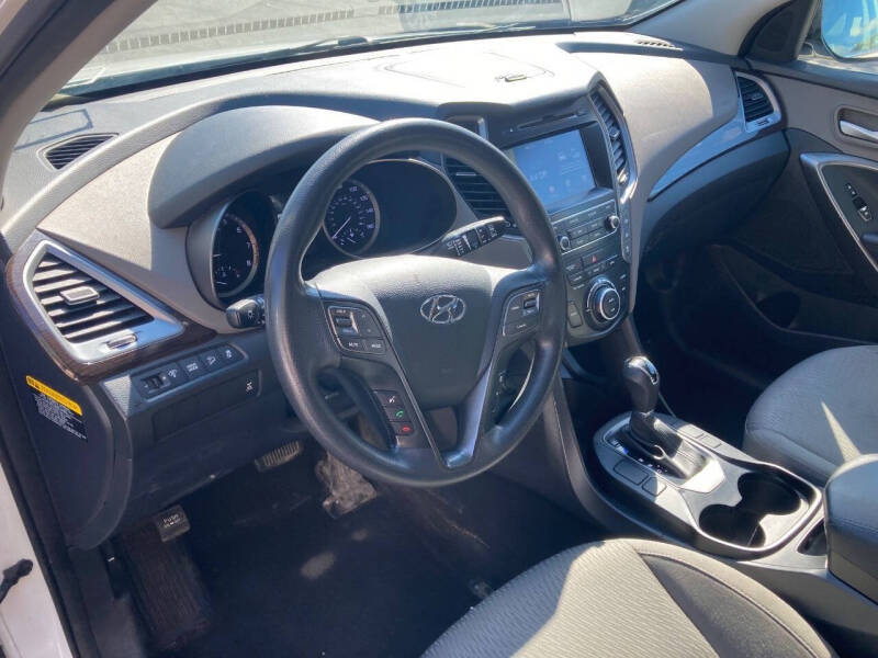 2017 Hyundai Santa Fe SE