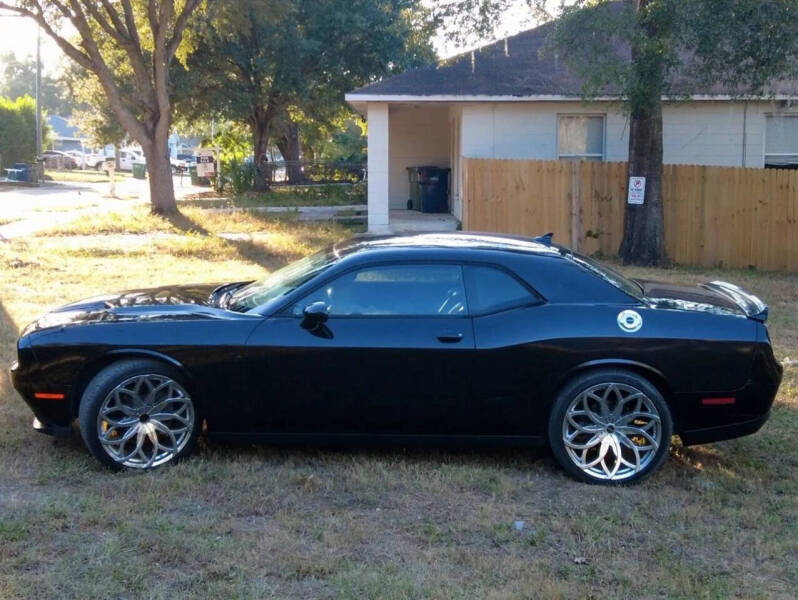 2017 Dodge Challenger SXT Plus