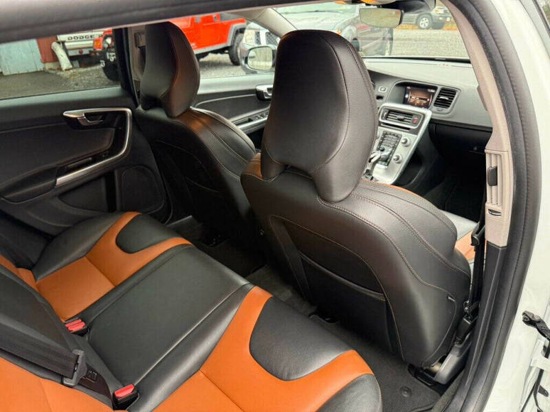 2018 Volvo V60 Cross Country T5 Premier