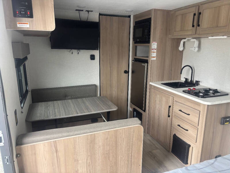 2025 Coleman 17R