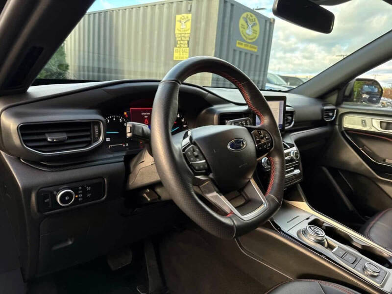 2024 Ford Explorer ST-Line