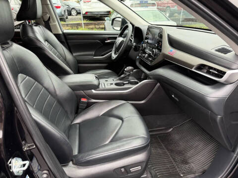 2022 Toyota Highlander Hybrid XLE